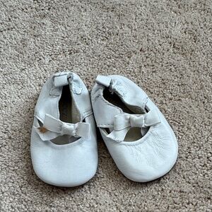 Robeez Leather Crib Shoes 3-6 months White Mary Jane
